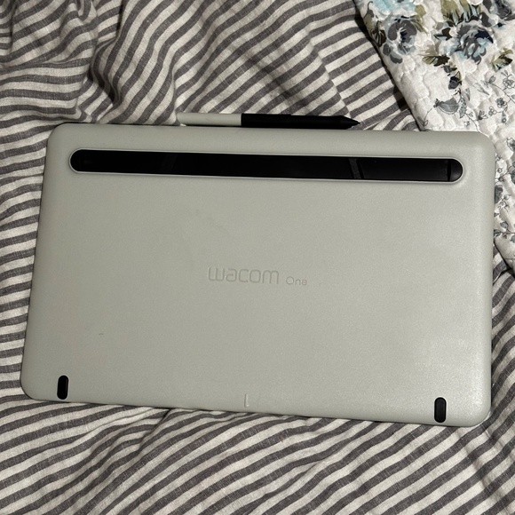 Wacom One Drawing Tablet **SEE DESCRIPTION - Picture 2 of 6